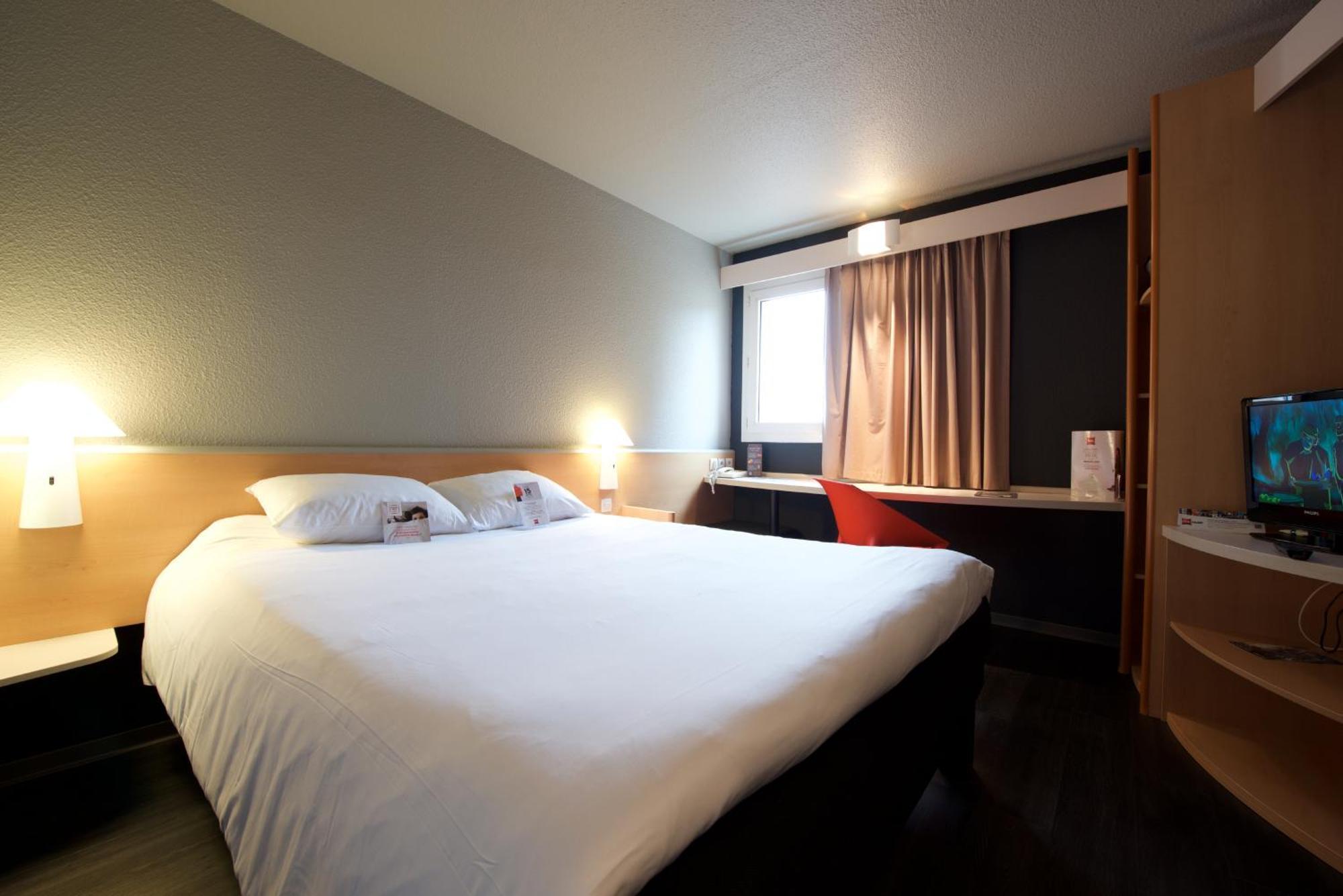 Ibis Pau Lescar Hotel Quarto foto