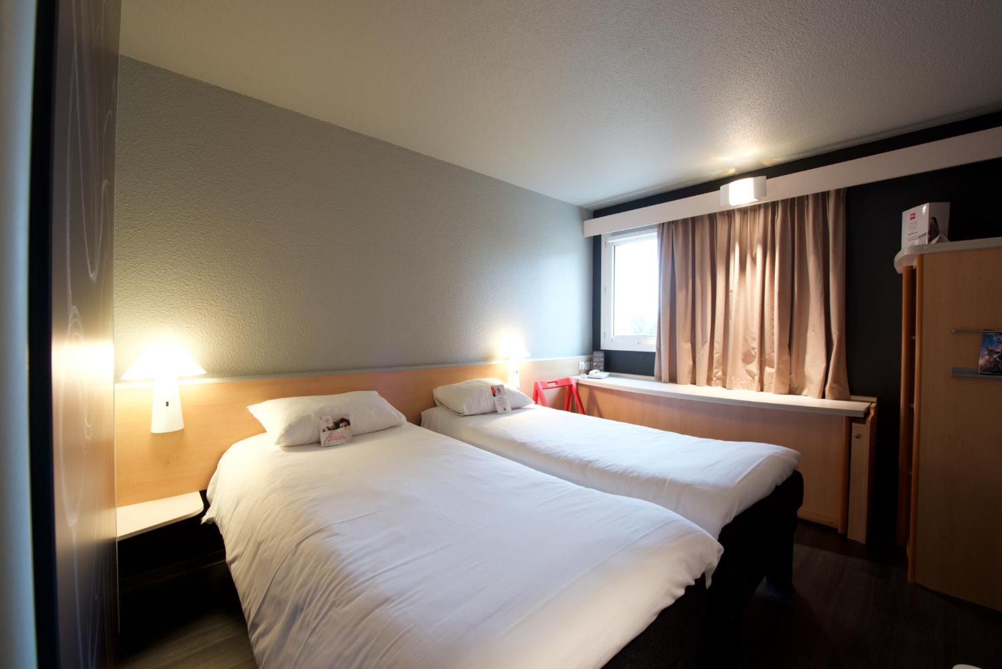 Ibis Pau Lescar Hotel Quarto foto